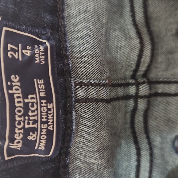4R Abercrombie Jeans - Picture 2 of 2